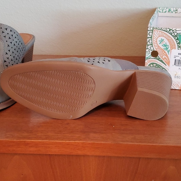 Cute grey mules NWT - Picture 3 of 6